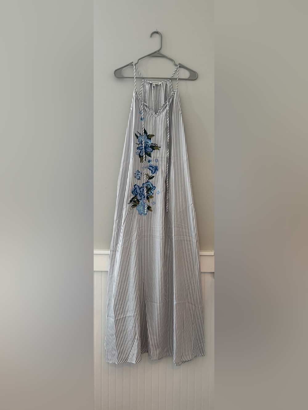 DAVI & DANI White and Gray Striped Maxi Dress Sz M